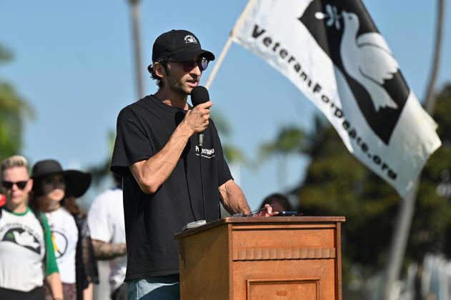 USS Abraham Lincoln returns to home port of San Diego after near-record deployment SAN DIEGO, UNITED STATES - OCTOBER 08: Some veterans, military families from Veterans for Peace-SD group, including active-duty military and activists attend a press conference before the USS Abraham Lincoln Nimitz-class aircraft carrier approached its homeport at Naval Air Station North Island on return from its historic 10-month deployment on October 8, 2026 as seen from the Port of San Diego in San Diego, California, United States. The USS Abraham Lincoln (CVN 72) set a U.S. Navy record spending over 260 days consecutively at sea without a port call while playing a key role in Operation Epic Fury and regional maritime security operations in the Middle East  Copyright: x2026xAnadoluxCarlosxA.xMorenox
