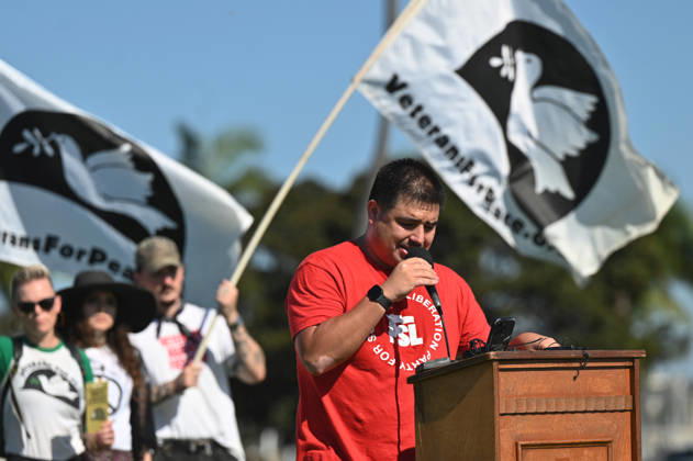 USS Abraham Lincoln returns to home port of San Diego after near-record deployment SAN DIEGO, UNITED STATES - OCTOBER 08: Some veterans, military families from Veterans for Peace-SD group, including active-duty military and activists attend a press conference before the USS Abraham Lincoln Nimitz-class aircraft carrier approached its homeport at Naval Air Station North Island on return from its historic 10-month deployment on October 8, 2026 as seen from the Port of San Diego in San Diego, California, United States. The USS Abraham Lincoln (CVN 72) set a U.S. Navy record spending over 260 days consecutively at sea without a port call while playing a key role in Operation Epic Fury and regional maritime security operations in the Middle East  Copyright: x2026xAnadoluxCarlosxA.xMorenox