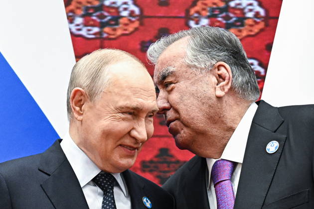 TURKMENISTAN, BALKAN PROVINCE - OCTOBER 9, 2026: Vladimir Putin (L), President of Russia, and his counterpart Emomali Rahmon of Tajikistan during a photo op for participants ahead of a meeting of the CIS Council of Heads of State in Turkmenbasy Turkmenistan  - ZUMAt113 20261009_zaa_t113_009 Copyright: xSergeixBobylevx