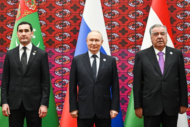 TURKMENISTAN, BALKAN PROVINCE - OCTOBER 9, 2026: Turkmenistan s President Serdar Berdimuhamedow, Russia s Vladimir Putin, and Tajikistan s President Emomali Rahmon (L-R) during a photo op for participants ahead of a meeting of the CIS Council of Heads of State in Turkmenbasy Turkmenistan  - ZUMAt113 20261009_zaa_t113_010 Copyright: xSergeixBobylevx