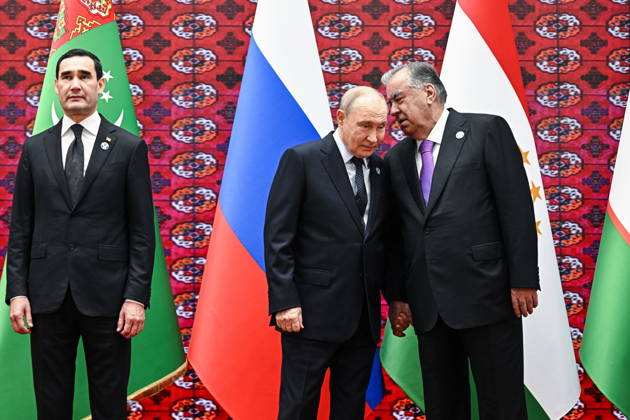 TURKMENISTAN, BALKAN PROVINCE - OCTOBER 9, 2026: Turkmenistan s President Serdar Berdimuhamedow, Russia s President Vladimir Putin, and Tajikistan s President Emomali Rahmon (L-R) during a photo op for participants ahead of a meeting of the CIS Council of Heads of State in Turkmenbasy Turkmenistan  - ZUMAt113 20261009_zaa_t113_012 Copyright: xSergeixBobylevx