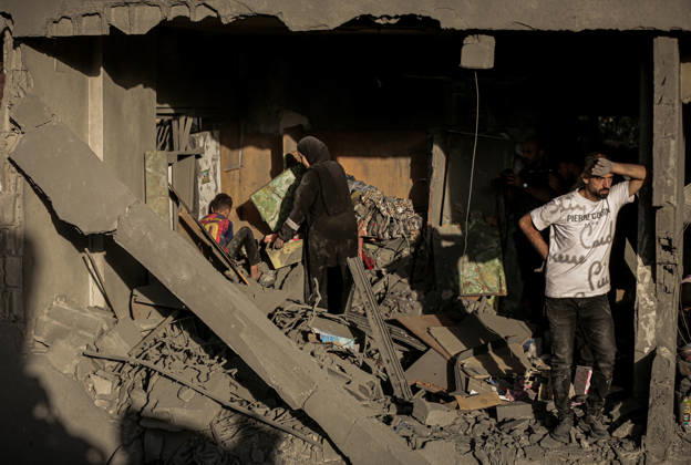 Israeli army continues its attacks on Gaza despite the ceasefire GAZA CITY, PALESTINE - OCTOBER 9: Palestinian civilians and emergency responders search through the debris of damaged residential buildings following an Israeli military airstrike in the Sabra neighborhood, south of Gaza City, Palestine on October 9, 2026. Multiple dead and wounded, including women and children, were reported as rescue teams worked under severe resource shortages to extract survivors from beneath destroyed structures. Saeed M. M. T. Jaras Anadolu Gaza City Gaza. Editorial use only. Please get in touch for any other usage.  Copyright: x2026xAnadoluxSaeedxM.xM.xT.xJarasx