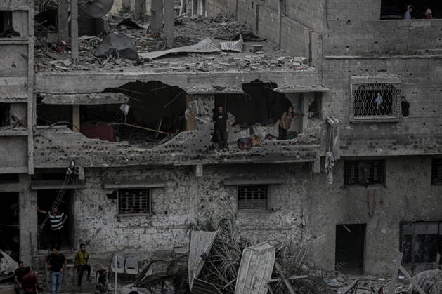 Israeli army continues its attacks on Gaza despite the ceasefire GAZA CITY, PALESTINE - OCTOBER 9: Palestinian civilians and emergency responders search through the debris of damaged residential buildings following an Israeli military airstrike in the Sabra neighborhood, south of Gaza City, Palestine on October 9, 2026. Multiple dead and wounded, including women and children, were reported as rescue teams worked under severe resource shortages to extract survivors from beneath destroyed structures. Saeed M. M. T. Jaras Anadolu Gaza City Gaza. Editorial use only. Please get in touch for any other usage.  Copyright: x2026xAnadoluxSaeedxM.xM.xT.xJarasx