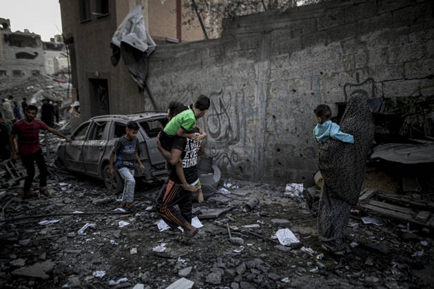 Israeli army continues its attacks on Gaza despite the ceasefire GAZA CITY, PALESTINE - OCTOBER 9: Palestinian civilians and emergency responders search through the debris of damaged residential buildings following an Israeli military airstrike in the Sabra neighborhood, south of Gaza City, Palestine on October 9, 2026. Multiple dead and wounded, including women and children, were reported as rescue teams worked under severe resource shortages to extract survivors from beneath destroyed structures. Saeed M. M. T. Jaras Anadolu Gaza City Gaza. Editorial use only. Please get in touch for any other usage.  Copyright: x2026xAnadoluxSaeedxM.xM.xT.xJarasx