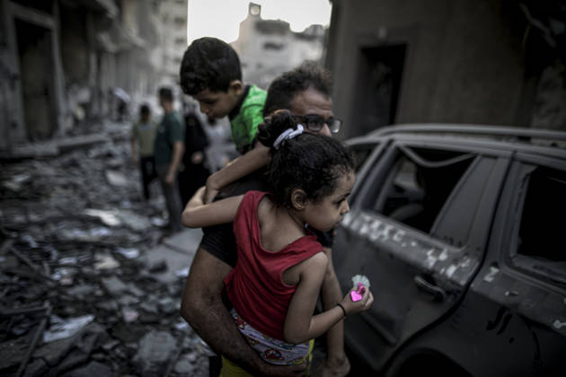 Israeli army continues its attacks on Gaza despite the ceasefire GAZA CITY, PALESTINE - OCTOBER 9: Palestinian civilians and emergency responders search through the debris of damaged residential buildings following an Israeli military airstrike in the Sabra neighborhood, south of Gaza City, Palestine on October 9, 2026. Multiple dead and wounded, including women and children, were reported as rescue teams worked under severe resource shortages to extract survivors from beneath destroyed structures. Saeed M. M. T. Jaras Anadolu Gaza City Gaza. Editorial use only. Please get in touch for any other usage.  Copyright: x2026xAnadoluxSaeedxM.xM.xT.xJarasx