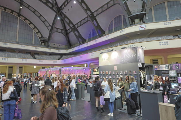 Frankfurt Impressionen 08.10.2026 Für die 78. Frankfurter Buchmesse öffnet heute am Freitag ab 11 Uhr auch die Festhalle mit Community Stage sowie New Adult die Türen für alle Besucher Frankfurt (Main) Hessen Deutschland