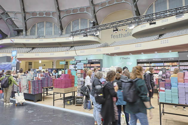 Frankfurt Impressionen 08.10.2026 Für die 78. Frankfurter Buchmesse öffnet heute am Freitag ab 11 Uhr auch die Festhalle mit Community Stage sowie New Adult die Türen für alle Besucher hier Messestand Thalia Frankfurt (Main) Hessen Deutschland