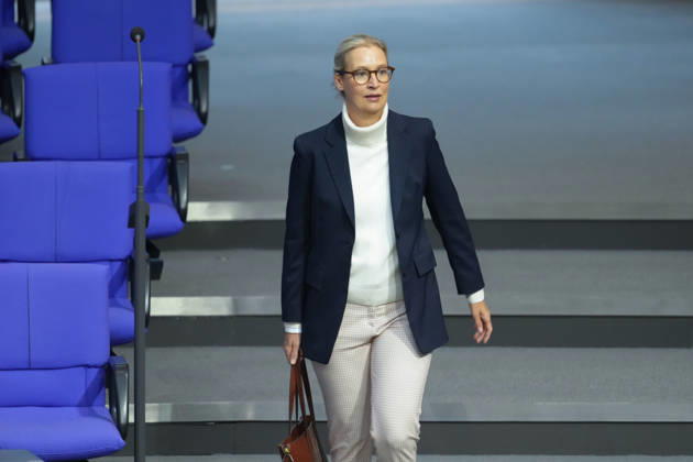 Deutscher Bundestag, 100. Plenarsitzung Alice Weidel (AfD) auf dem Weg durch das Plenum bei der 100. Sitzung des Deutschen Bundestag in Berlin, 09.10.2026 Berlin Berlin Deutschland