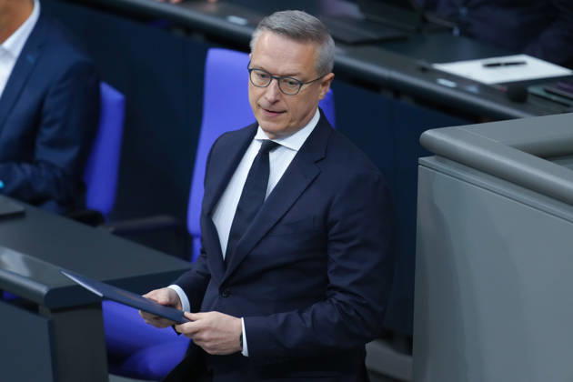 Deutscher Bundestag, 100. Plenarsitzung Dr. Karsten Wildberger, Bundesminister fuer Digitalisierung und Staatsmodernisierung im Portrait bei seiner Rede zur Aenderung des Telekommunikationsgesetz bei der 100. Sitzung des Deutschen Bundestag in Berlin, 09.10.2026 Berlin Berlin Deutschland