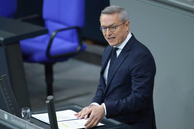 Deutscher Bundestag, 100. Plenarsitzung Dr. Karsten Wildberger, Bundesminister fuer Digitalisierung und Staatsmodernisierung im Portrait bei seiner Rede zur Aenderung des Telekommunikationsgesetz bei der 100. Sitzung des Deutschen Bundestag in Berlin, 09.10.2026 Berlin Berlin Deutschland