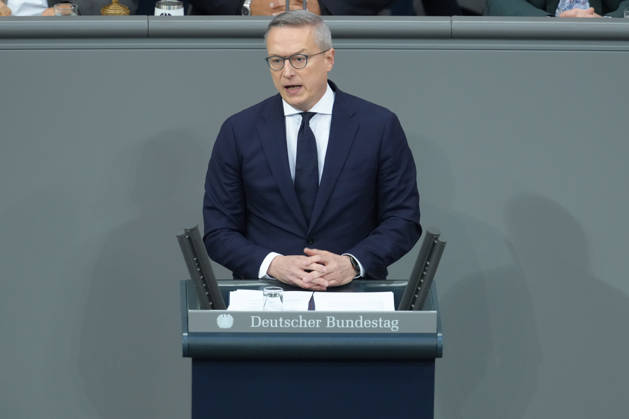 Deutscher Bundestag, 100. Plenarsitzung Dr. Karsten Wildberger, Bundesminister fuer Digitalisierung und Staatsmodernisierung bei seiner Rede zur Aenderung des Telekommunikationsgesetz bei der 100. Sitzung des Deutschen Bundestag in Berlin, 09.10.2026 Berlin Berlin Deutschland