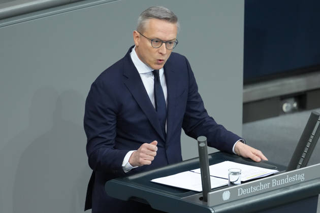Deutscher Bundestag, 100. Plenarsitzung Dr. Karsten Wildberger, Bundesminister fuer Digitalisierung und Staatsmodernisierung im Portrait mit Gestik;bei seiner Rede zur Aenderung des Telekommunikationsgesetz bei der 100. Sitzung des Deutschen Bundestag in Berlin, 09.10.2026 Berlin Berlin Deutschland