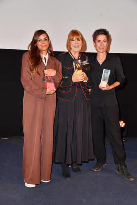 Collien Fernandes , Gisele Pelicot und Dunja Hayali bei der Verleihung der Brigitte Award 2026 im Kino International in Berlin am 08.10.2026