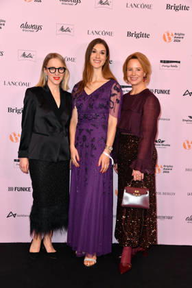 Julia Becker, Collien Fernandes und Susanna Riethmuller bei der Verleihung der Brigitte Award 2026 im Kino International in Berlin am 08.10.2026