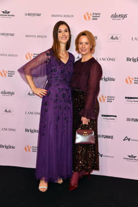 Janina Lin Otto und Julia Becker bei der Verleihung der Brigitte Award 2026 im Kino International in Berlin am 08.10.2026