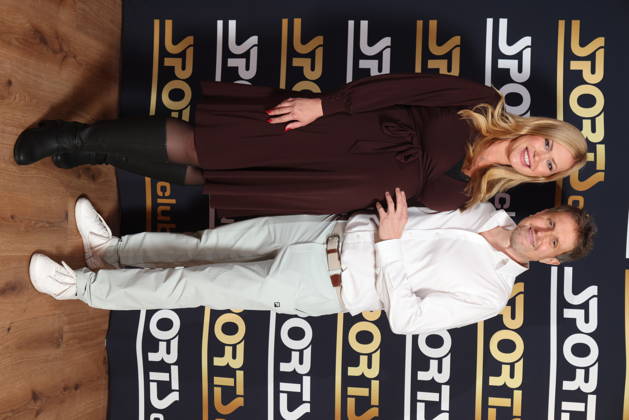 Werden bald Eltern: Melissa Günther mit Geschäftsführer und Gastgeber Alexander Sosa, Fitnessgeräte statt Roter Teppich - das 20. Fitnessstudio vom Sports Club wurde in Hamburg-Poppenbüttel eröffnet, prominente Gäste probierten die Fitness- und Wellnessgeräte inklusive Ladies-Area, Saunen und Relaxpool auf 5000 Quadratmetern Fläche gleich aus, Hamburg 8.10.2026