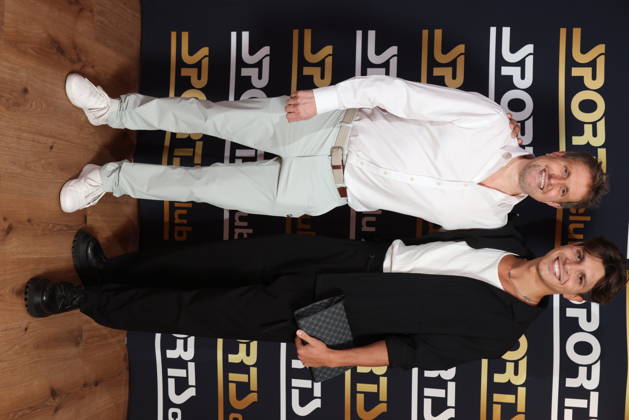 Geschäftsführer und Gastgeber Alexander Sosa mit Alexandru Ionel, Fitnessgeräte statt Roter Teppich - das 20. Fitnessstudio vom Sports Club wurde in Hamburg-Poppenbüttel eröffnet, prominente Gäste probierten die Fitness- und Wellnessgeräte inklusive Ladies-Area, Saunen und Relaxpool auf 5000 Quadratmetern Fläche gleich aus, Hamburg 8.10.2026
