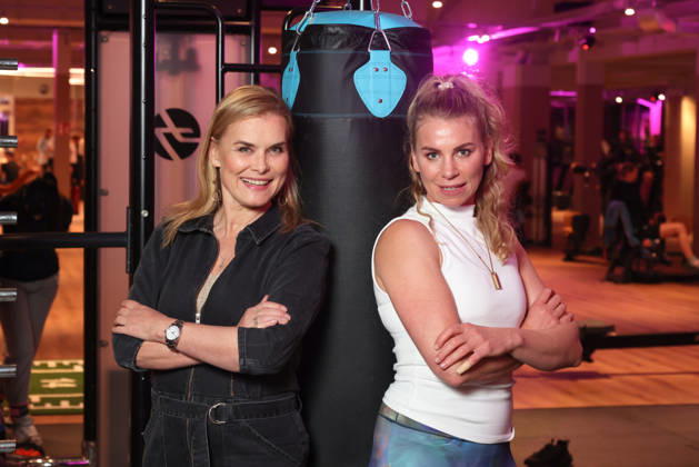 Schauspielerin Andrea Lüdke mit Boxerin Natalie Zimmermann, Fitnessgeräte statt Roter Teppich - das 20. Fitnessstudio vom Sports Club wurde in Hamburg-Poppenbüttel eröffnet, prominente Gäste probierten die Fitness- und Wellnessgeräte inklusive Ladies-Area, Saunen und Relaxpool auf 5000 Quadratmetern Fläche gleich aus, Hamburg 8.10.2026