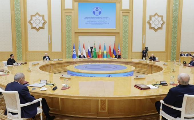 RECORD DATE NOT STATED 09.10.2026. - TURKMENISTAN, BALKAN PROVINCE - Turkmenistan s President Serdar Berdimuhamedow, CIS Secretary General Sergei Lebedev, Uzbekistan s President Shavkat Mirziyoyev, Tajikistan s President Emomali Rahmon, Russia s President Vladimir Putin, Kyrgyzstan s President Sadyr Japarov (L-R back), Armenia s Prime Minister Nikol Pashinyan and Belarus President Aexander Lukashenko (L-R front) attend a meeting of the CIS Council of Heads of State in Turkmenbashi. KremlinxPool