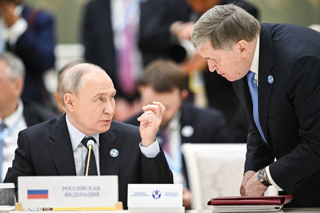 TURKMENISTAN, BALKAN PROVINCE - OCTOBER 9, 2026: Russia s President Vladimir Putin (L) and his adviser Yuri Ushakov attend a narrow-format meeting of the CIS Council of Heads of State in Turkmenbashi Turkmenistan  - ZUMAt113 20261009_zaa_t113_097 Copyright: xSergeixBobylevx