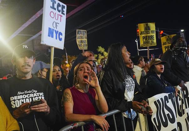 Protesters rally after ICE shooting of New York man in car with child inside NEW YORK, UNITED STATES - OCTOBER 08: Protesters rally after an Immigration and Customs Enforcement (ICE) agent shot a man as he sat in a car with a child inside on October 8, 2026, in New York City, U.S. Selcuk Acar Anadolu New York United States. Editorial use only. Please get in touch for any other usage.  Copyright: x2026xAnadoluxSelcukxAcarx