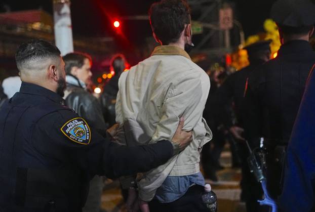 Protesters rally after ICE shooting of New York man in car with child inside NEW YORK, UNITED STATES - OCTOBER 08: Some protesters get detained during a rally after an Immigration and Customs Enforcement (ICE) agent shot a man as he sat in a car with a child inside on October 8, 2026, in New York City, U.S. Selcuk Acar Anadolu New York United States. Editorial use only. Please get in touch for any other usage.  Copyright: x2026xAnadoluxSelcukxAcarx