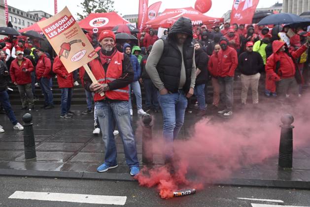 FGTB national demonstration « Pas dans nos poches ! » BRUSSELS, BELGIUM - OCTOBER 09 : FGTB national demonstration « Pas dans nos poches ! » against federal government budget measures on October 9, 2026 in Brussels, Belgium, 09 10 2026 Brussels Belgium  Copyright: xDidierxLebrunx