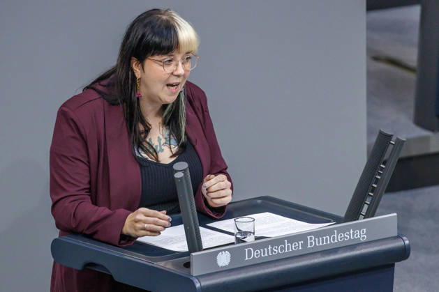 Bundestag Anne-Mieke Bremer (Die Linke) im Deutschen Bundestag am 09.10.26 in Berlin. Berlin Berlin Deutschland Bundestag