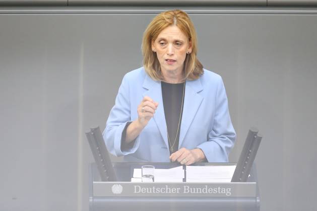 Berlin, Deutschland, 09.10.2026: Deutscher Bundestag: 100. Bundestagssitzung: Bundesministerin für Bildung, Familie, Senioren, Frauen und Jugend Karin Prien (CDU) Copyright: xdtsxNachrichtenagenturx dts_137784