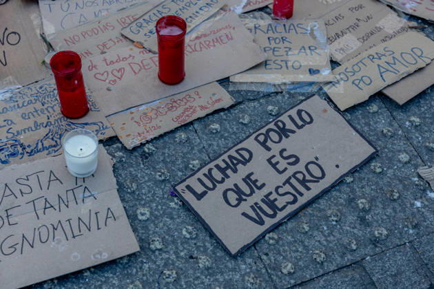 A minute of silence for Maricarmen at the housing protest camp in Sol Altar in honor of Maricarmen during a minute of silence for Maricarmen at the housing protest camp in Puerta del Sol on October 9, 2026, in Madrid, Spain. The Madrid Tenants’ Union has called for a minute of silence in honor of Maricarmen Abascal, the 87-year-old woman who was evicted from her home and who passed away last Wednesday, October 7, 2026, in Spain.  Copyright: xRicardoxRubiox 7830698