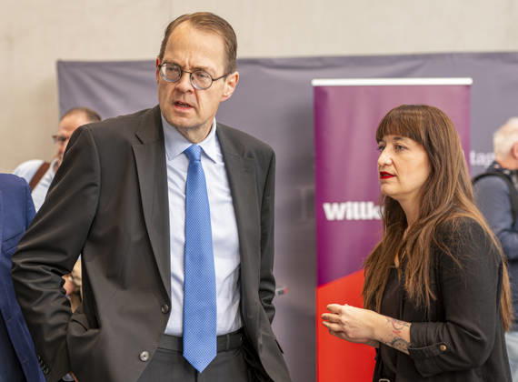 Sören Pellmann + Heidi Reichinnek -Sozialratschlag EUR, Deutschland, Berlin, 09.10.2026: (l-r) Janine Wissler , Sören Pellmann und Heidi Reichinnek im Gespräch.. Auftakt zum Sozialratschlag - Die Fraktion Die Linke im Bundestag veranstaltet eine Konferenz für soziale Sicherheit und gesamtgesellschaftliche Solidarität, mit Teilnehmern als Politik und Gesellschaft.