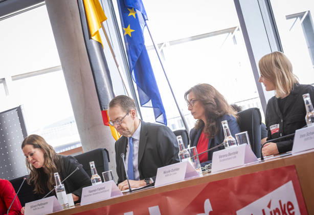 Sozialratschlag EUR, Deutschland, Berlin, 09.10.2026: (l-r) Janine Wissler , Sören Pellmann, Yasmin Fahimi (DGB) und Nicole Gohlke. Auftakt zum Sozialratschlag - Die Fraktion Die Linke im Bundestag veranstaltet eine Konferenz für soziale Sicherheit und gesamtgesellschaftliche Solidarität, mit Teilnehmern als Politik und Gesellschaft.
