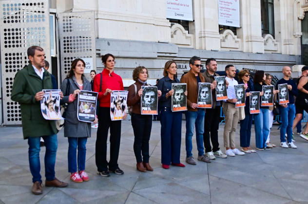 October 9, 2026, Madrid, Madrid, SPAIN: Members and representatives of the Madrid branch of the Spanish Socialist WorkersÃ¢â‚¬â ¢ Party (PSOE) observe a minute of silence outside Madrid City Hall in memory of Maricarmen, who died after being evicted from her home. Her death has become a symbol of the housing crisis and the struggle against real estate speculation. Madrid SPAIN - ZUMAz108 20261009_znp_z108_002 Copyright: xRichardxZubelzux