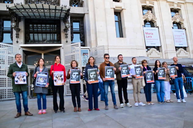 October 9, 2026, Madrid, Madrid, SPAIN: Members and representatives of the Madrid branch of the Spanish Socialist WorkersÃ¢â‚¬â ¢ Party (PSOE) observe a minute of silence outside Madrid City Hall in memory of Maricarmen, who died after being evicted from her home. Her death has become a symbol of the housing crisis and the struggle against real estate speculation. Madrid SPAIN  - ZUMAz108 20261009_znp_z108_005 Copyright: xRichardxZubelzux