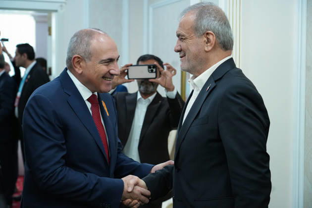 Masoud Pezeshkian - Nikol Pashinyan meeting in Turkmenistan TURKMENBASHI, TURKMENISTAN - OCTOBER 09: (----EDITORIAL USE ONLY - MANDATORY CREDIT - IRANIAN PRESIDENCY HANDOUT - NO MARKETING NO ADVERTISING CAMPAIGNS - DISTRIBUTED AS A SERVICE TO CLIENTS----) Iranian President Masoud Pezeshkian (R), who is in the Avaza region near Turkmenbashi, Turkmenistan, to attend the Commonwealth of Independent States (CIS) Leaders Summit and the Caspian Sea Environmental Meeting, meets with Armenian Prime Minister Nikol Pashinyan on October 09, 2026. Iranian Presidency Handout Anadolu Turkmenbashi Turkmenistan. Editorial use only. Please get in touch for any other usage.  Copyright: x2026xAnadoluxIranianxPresidencyx xHandoutx