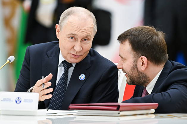 TURKMENISTAN, BALKAN PROVINCE - OCTOBER 9, 2026: Russia s President Vladimir Putin (L) and Maxim Oreshkin, Deputy Chief of Staff, Russian Presidential Executive Office, during an expanded meeting of the CIS Council of Heads of State in Turkmenbashi Turkmenistan  - ZUMAt113 20261009_zaa_t113_200 Copyright: xSergeixBobylevx