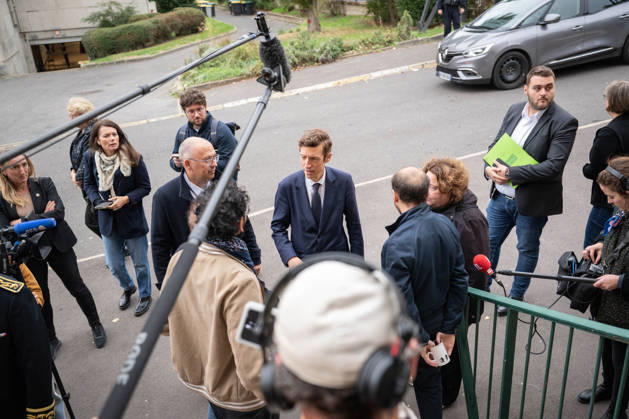 Edouard Geffray Visit an High School Lycee - Cachan French Education Minister Edouard Geffray and Lycee Polyvalent s Headteacher Antoine Milovanovic during a visit to the high school Lycee Polyvalent de Cachan, in Cachan, on the outskirts of Paris, France on October 9, 2026, on the sidelines of a nationwide protest movement of students over learning conditions. Photo by Alexis Jumeau ABACAPRESS.COM Cachan France  Copyright: xJumeauxAlexis ABACAx