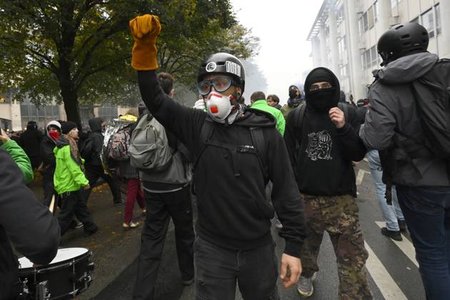 FGTB national demonstration « Pas dans nos poches ! » BRUSSELS, BELGIUM - OCTOBER 09 : FGTB national demonstration « Pas dans nos poches ! »against federal government budget measures on October 9, 2026 in Brussels, Belgium, 09 10 2026 Brussels Belgium  Copyright: xPhilipxReynaersx
