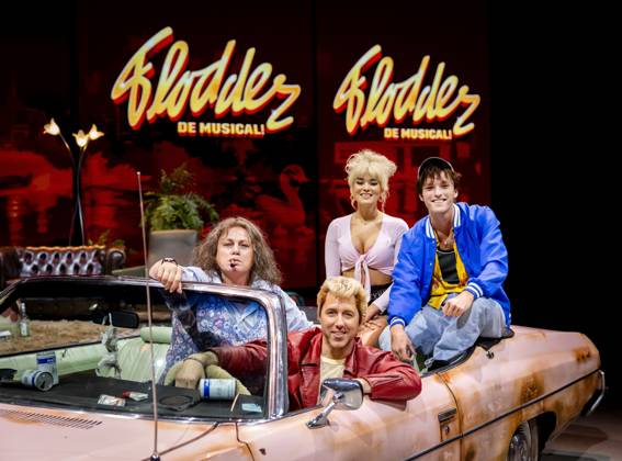 BARNEVELD - Rian Gerritsen (Ma Flodder), William Spaaij (Johnnie), Shanna Slaap (Daughter Kees) and Koen van der Molen (Son Kees) during the presentation of the main cast of the musical Flodder in the Midden Nederland Hallen. The musical is produced by the Belgian production company Studio 100 and director Dick Maas, the creator of the original series and film. SEM VAN DER WAL ANP netherlands out - belgium out  Copyright: xx x571923288x originalFilename: 571923288.jpg