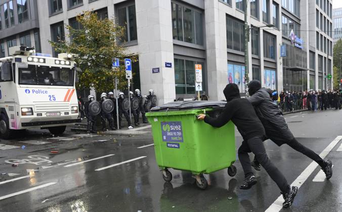 FGTB national demonstration « Pas dans nos poches ! » BRUSSELS, BELGIUM - OCTOBER 09 : FGTB national demonstration « Pas dans nos poches ! »against federal government budget measures on October 9, 2026 in Brussels, Belgium, 09 10 2026 Brussels Belgium  Copyright: xPhilipxReynaersx