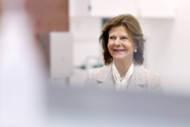 Königin Silvia von Schweden bei ihrem Besuch am Düsseldorfer Luisen-Gymnasium. Die Königin besuchte das Luisen-Gymnasium in Düsseldorf in ihrer Schulzeit - heute befindet sich es in einem Neubau an anderer Stelle. Düsseldorf, 09.10.2026 NRW Deutschland Copyright: xChristophxHardtx