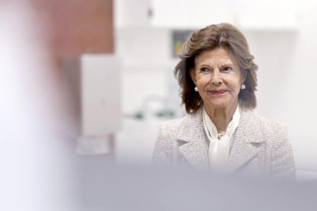 Königin Silvia von Schweden bei ihrem Besuch am Düsseldorfer Luisen-Gymnasium. Die Königin besuchte das Luisen-Gymnasium in Düsseldorf in ihrer Schulzeit - heute befindet sich es in einem Neubau an anderer Stelle. Düsseldorf, 09.10.2026 NRW Deutschland Copyright: xChristophxHardtx