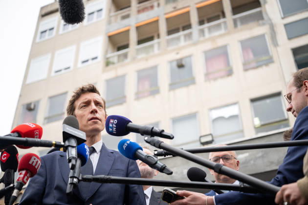 Edouard Geffray Visit an High School Lycee - Cachan French Education Minister Edouard Geffray speaks to the press after a visit to the high school Lycee Polyvalent de Cachan, in Cachan, on the outskirts of Paris, France on October 9, 2026, on the sidelines of a nationwide protest movement of students over learning conditions. Photo by Alexis Jumeau ABACAPRESS.COM Cachan France  Copyright: xJumeauxAlexis ABACAx