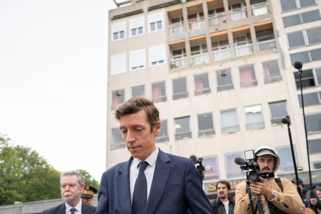 Edouard Geffray Visit an High School Lycee - Cachan French Education Minister Edouard Geffray leaves after a visit to the high school Lycee Polyvalent de Cachan, in Cachan, on the outskirts of Paris, France on October 9, 2026, on the sidelines of a nationwide protest movement of students over learning conditions. Photo by Alexis Jumeau ABACAPRESS.COM Cachan France  Copyright: xJumeauxAlexis ABACAx