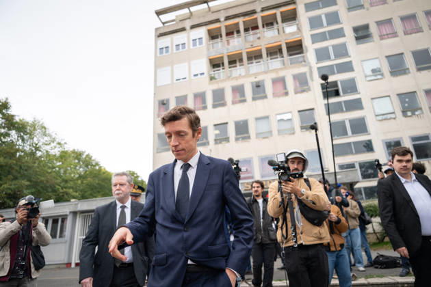 Edouard Geffray Visit an High School Lycee - Cachan French Education Minister Edouard Geffray leaves after a visit to the high school Lycee Polyvalent de Cachan, in Cachan, on the outskirts of Paris, France on October 9, 2026, on the sidelines of a nationwide protest movement of students over learning conditions. Photo by Alexis Jumeau ABACAPRESS.COM Cachan France  Copyright: xJumeauxAlexis ABACAx