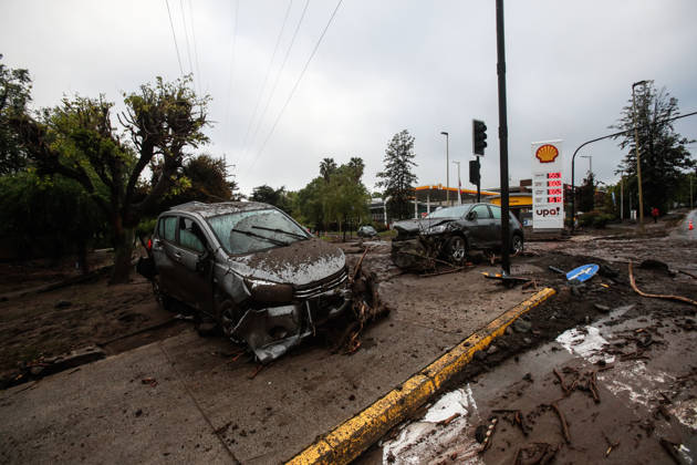 Santiago, October 9, 2026: Consequences of a mudslide that affected the area from San Carlos de Apoquindo to Los Dominicos in the Las Condes district, causing widespread damage and sweeping away vehicles and people. Diego Martin Aton, Chile, Aton 1198095 jpeg  Copyright: DIEGOxMARTIN ATONxCHILE