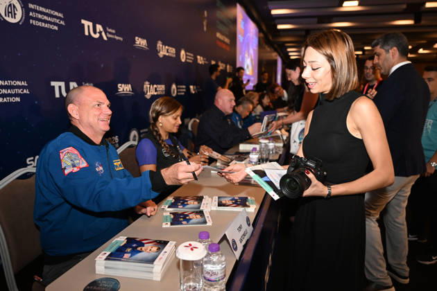 Astronauts meet visitors at autograph session during International Astronautical Congress ANTALYA, TURKIYE - OCTOBER 09: Astronauts from various countries meet visitors during an autograph session on Public Day of the 77th International Astronautical Congress (IAC 2026) at the NEST Congress Center in Antalya, Turkiye, on October 09, 2026. Organized by the International Astronautical Federation (IAF) under the coordination of the Ministry of Industry and Technology and hosted by the Turkish Space Agency (TUA) and SAHA Istanbul, the congress opens its doors to the public on its final day. Muhammed Abdullah Kurtar Anadolu Antalya Turkey. Editorial use only. Please get in touch for any other usage.  Copyright: x2026xAnadoluxMuhammedxAbdullahxKurtarx