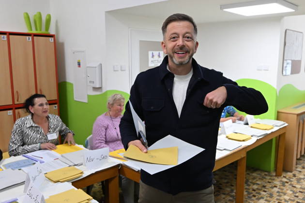 The two-day elections to municipal assemblies started in the Czech Republic together with the first round of the elections to one-third of the Senate, on October 9, 2026. On the photo Vit Rakusan, chairman of the STAN movement, will cast his vote in the municipal and Senate elections in Kolin. (CTKxPhoto JosefxVostarek) CTKPhotoP2026100905594  CTKPhotoP2026100905594