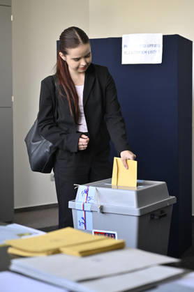 The two-day elections to municipal assemblies started in the Czech Republic together with the first round of the elections to one-third of the Senate, on October 9, 2026. On the photo polling place in Zlin. (CTKxPhoto DaliborxGluck) CTKPhotoP2026100905784  CTKPhotoP2026100905784