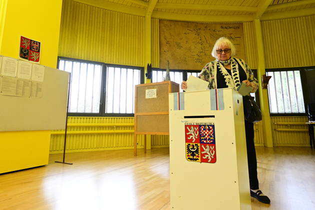 The two-day elections to municipal assemblies started in the Czech Republic together with the first round of the elections to one-third of the Senate, on October 9, 2026. On the photo polling place for municipal elections in Libeznice. (CTKxPhoto VitxSimanek) CTKPhotoP2026100905509  CTKPhotoP2026100905509